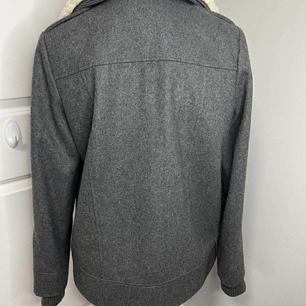 Express Women's Gray Wool Blend Jacket w Removable Faux Sherpa Trim Size M EUC - Picture 3 of 3